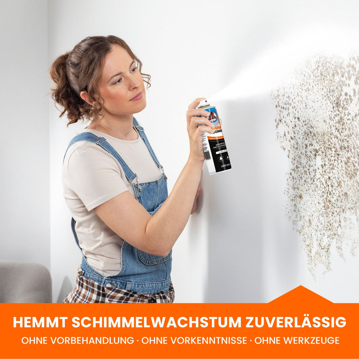 Tonis Schimmelschock – Anwendung der Spraydose an einer Wand